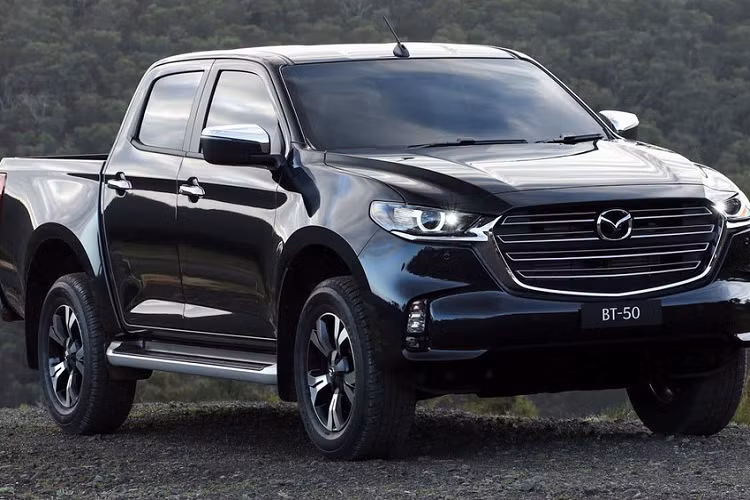 Mặc dù có con số phần trăm tăng trưởng ấn tượng nhưng thực tế, doanh số của Mazda BT-50 không bằng 1/10 của "nhà vua" Ford Ranger. Giá xe Mazda BT-50 có giá từ 659 - 849 triệu đồng cho 4 phiên bản.