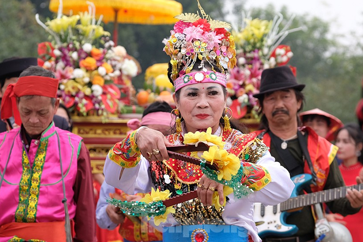 Hang nghin nguoi xem nghi le ruoc 