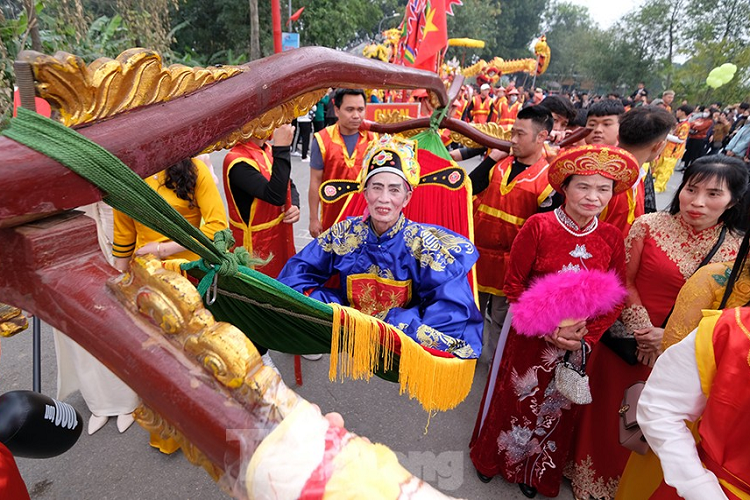 Hang nghin nguoi xem nghi le ruoc 