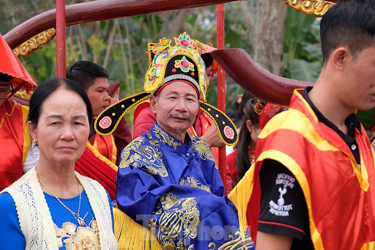 Hang nghin nguoi xem nghi le ruoc 