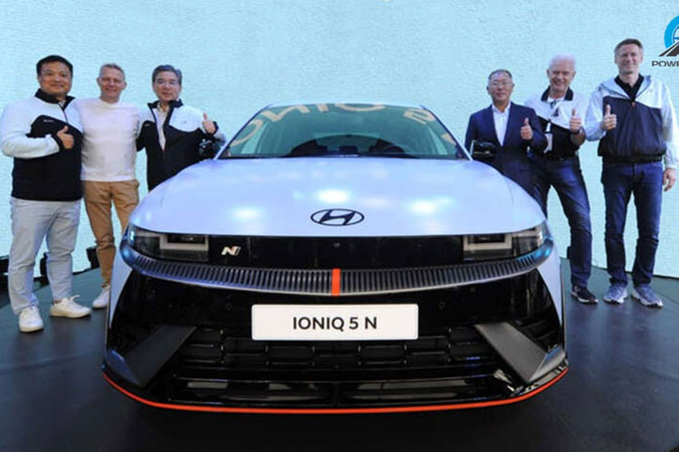 Trong đó, Ignition giả lập âm thanh động cơ xăng tăng áp 2.0L của thương hiệu N. Supersonic lại cung cấp âm thanh như động cơ máy bay chiến đấu với âm lượng thay đổi khi ôm cua. Hiện giá xe Hyundai Ioniq 5 N 2024 vẫn chưa được công bố chính thức.