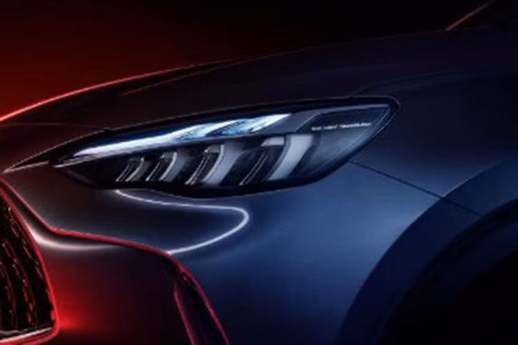 Tiếp đến là việc mẫu sedan cỡ C MG5 2024 có thiết kế hốc hút gió hai bên trông hầm hố, góc cạnh hơn so với xe đang bán ra tại Việt Nam. Tiếp đến là la-zăng xe xuất hiện thêm vài kiểu mới, trông thể thao hơn hẳn, được sơn 2 màu đối lập.