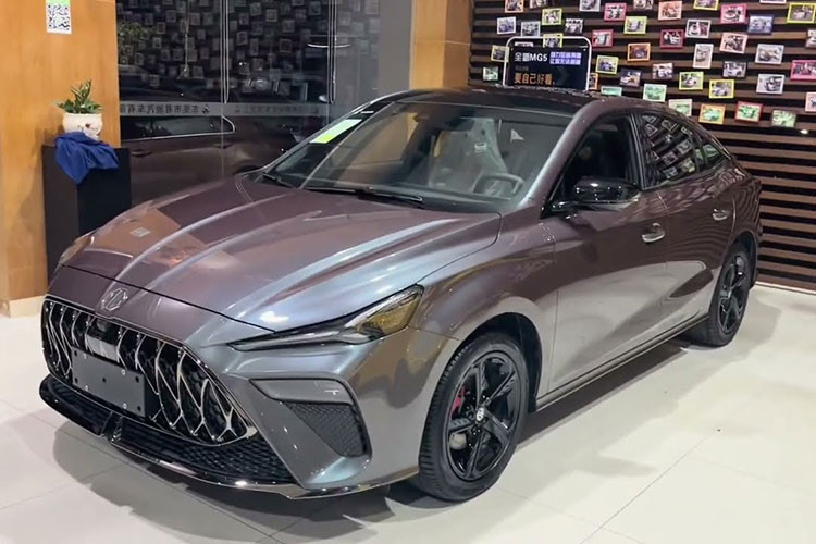 Xe có thể tăng tốc từ 0-100 km/h trong thời gian 6,9 giây. So với bản thường, MG5 Scorpio 2022 mạnh hơn 8 mã lực nhưng vẫn đạt vận tốc tối đa 200 km/h. Động cơ kết hợp với hộp số tự động ly hợp kép 7 cấp. Mức giá xe MG5 2024 hiện vẫn là một ẩn số.