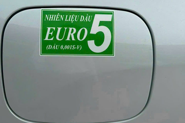 Cũng theo nhà phân phối Toyota, do sự hạn chế về nguồn cung của dầu Euro 5 tại thị trường Việt Nam nên hãng khuyến cáo khách hàng lưu ý sử dụng đúng loại nhiên liệu nhằm tránh các rủi ro có thể gặp phải.