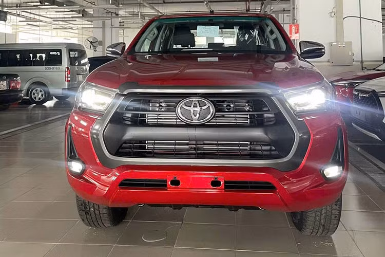 Trong thời gian tới, hãng Toyota sẽ giới thiệu thêm các phiên bản khác của Hilux 2023 ở thị trường Việt Nam. Trong đó, dự kiến có cả phiên bản GR Sport với giá trên 1 tỷ đồng.