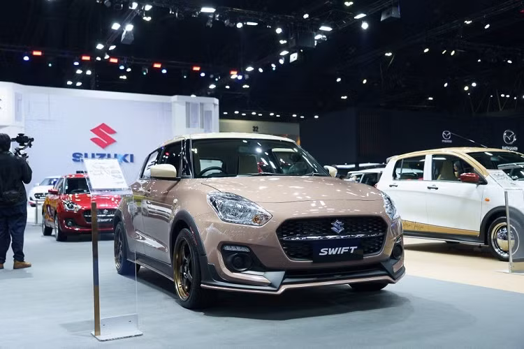 Như thông tin đã đưa, tại Bangkok International Motor Show (BIMS) 2023, Suzuki đã vén màn 2 phiên bản đặc biệt mới của dòng xe Swift. Ngoài GL Next Edition, hãng còn trưng bày cả Suzuki Swift Mocca Cafe Edition 2023 mới trong sự kiện ôtô lớn hàng đầu Đông Nam Á này.