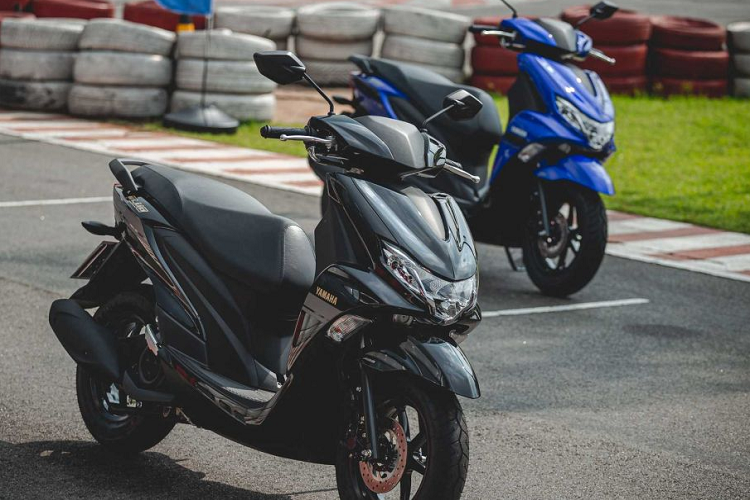 Xe cũng có hệ thống phanh đĩa đơn ở phía trước và phanh tang trống ở phía sau trên cả hai phiên bản Tiêu chuẩn và S. Hệ thống chống bó cứng phanh được trang bị riêng cho FreeGo S.