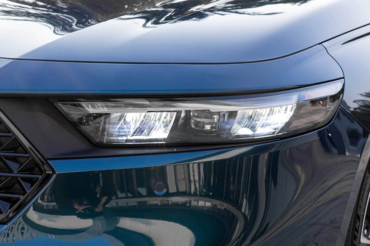 Hệ thống cảnh báo điểm mù khi chuyển làn Honda LaneWatch... phanh tay điện tử và tính năng tự động giữ phanh tạm thời.