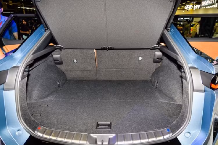 RZ450e sẽ có pin dung lượng 71,4kWh và cung cấp phạm vi hoạt động 450 km (J-WLTC) cho 1 lần sạc pin đầy. Xe sẽ đi kèm hệ dẫn động 4 bánh Direct4 toàn thời gian, cho khả năng tăng tốc từ 0-100km/h trong 5,6s và vận tốc tối đa đạt 160 km/h.