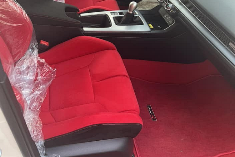 Hiện chưa rõ chiếc Honda Civic Type R 2023 trong bài viết này được đánh số thứ tự bao nhiêu, trong khi đó, chiếc xe đua đường phố Honda Civic Type R 2023 của Cường "Đô-la" có số 043.53.