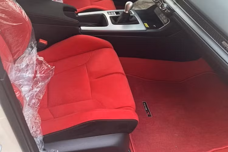 Hiện chưa rõ chiếc Honda Civic Type R 2023 trong bài viết này được đánh số thứ tự bao nhiêu, trong khi đó, chiếc xe đua đường phố Honda Civic Type R 2023 của Cường "Đô-la" có số 043.53.