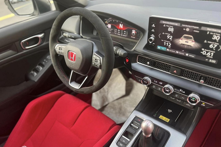 Giá xe Honda Civic Type R 2023 tại Việt Nam từ 2,4 tỷ đồng chưa bao gồm chi phí lăn bánh.