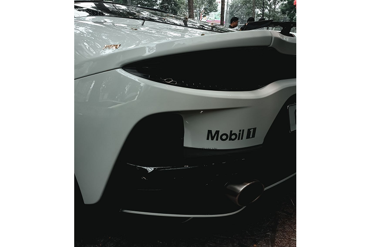 Giá xe McLaren GT nhập khẩu đầu tiên về Việt Nam này hiện vẫn chưa được tiết lộ, nhưng dự đoán sẽ trên dưới 23 tỷ đồng. Tại Mỹ, McLaren GT có giá bán khởi điểm từ 210.000 USD (khoảng 4,84 tỷ đồng), trong khi giá bán quy đổi ở Singapore là 13,2 tỷ đồng.