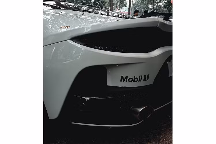 Giá xe McLaren GT nhập khẩu đầu tiên về Việt Nam này hiện vẫn chưa được tiết lộ, nhưng dự đoán sẽ trên dưới 23 tỷ đồng. Tại Mỹ, McLaren GT có giá bán khởi điểm từ 210.000 USD (khoảng 4,84 tỷ đồng), trong khi giá bán quy đổi ở Singapore là 13,2 tỷ đồng.