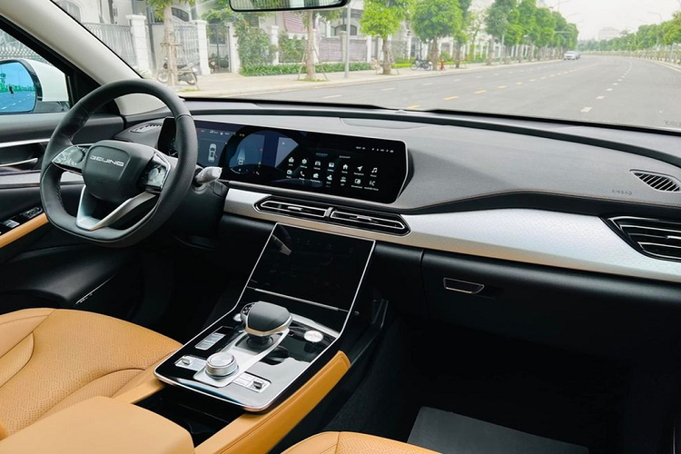 Về truyền động, mẫu xe SUV Beijing X7 được trang bị động cơ xăng 4 xy-lanh dung tích 1.5L cho công suất tối đa 188 mã lực và lực mô-men xoắn cực đại 275 Nm (động cơ này do BAIC tự sản xuất) đi kèm hộp số tự động ly hợp kép 7 cấp và hệ dẫn động cầu trước.