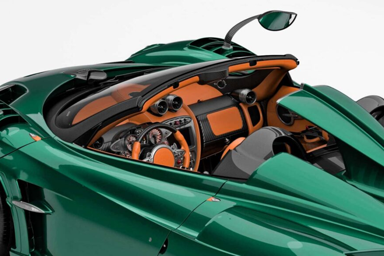 Thiết kế của Imola Roadster được lấy cảm hứng từ phiên bản Huayra R – chiếc siêu xe chỉ dành riêng cho đường đua. Sự khác biệt lớn nằm ở việc Pagani thiết kế Imola Roadster sử dụng trên đường phố.