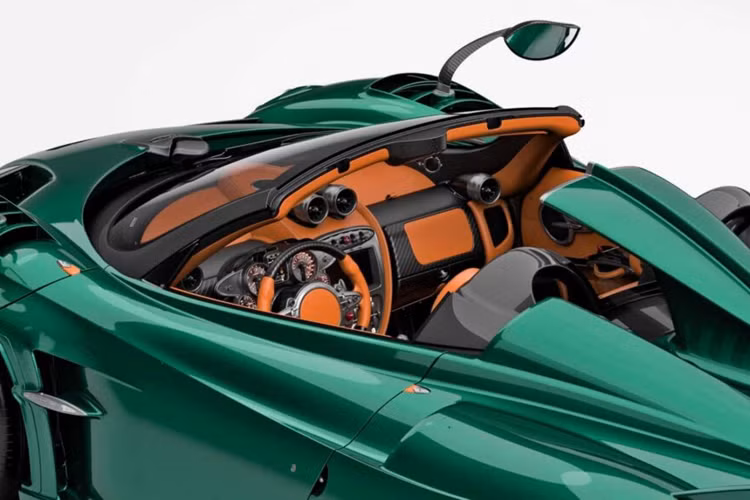 Thiết kế của Imola Roadster được lấy cảm hứng từ phiên bản Huayra R – chiếc siêu xe chỉ dành riêng cho đường đua. Sự khác biệt lớn nằm ở việc Pagani thiết kế Imola Roadster sử dụng trên đường phố.