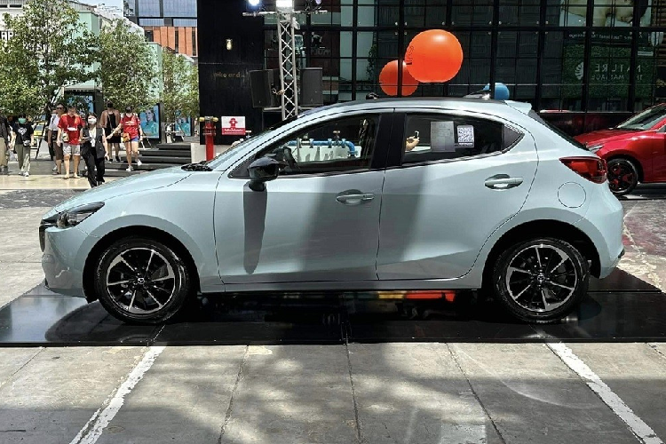 Tất nhiên, cũng có nguyên nhân khiến hãng Mazda phải kéo dài thời gian bán các mẫu xe con như Mazda2 hay Mazda6 trên thị trường. So với bộ ba chân kiềng của ngành công nghiệp ôtô Nhật Bản là Toyota, Honda và Nissan, Mazda có quy mô nhỏ hơn nhiều.