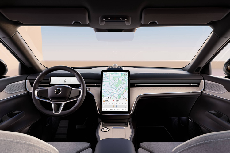 Một số trang bị có sẵn trên bản này bao gồm ghế trước chỉnh điện 8 hướng, ghế trước/sau sưởi, hàng ghế 3 gập chỉnh điện, màn HUD, sạc không dây, 14 loa Bose, vô lăng sưởi, ốp gỗ, điều hòa 4 vùng tự động. Người dùng có thể nâng cấp hàng ghế thứ 2 thành ghế thương gia (2 ghế đơn) với chi phí 500 USD.