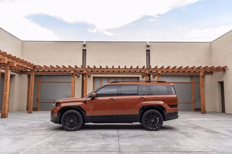 Thời điểm này cũng trùng khớp với thời gian ra mắt Kia Sorento 2024 thế hệ mới và Hyundai SantaFe 2024 bản facelift.