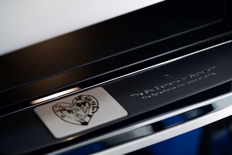 Tất cả 6 chiếc xe trong dự án này đều đã có chủ. Rolls-Royce cho biết Phantom "The Six Elements" đã gây quỹ được hơn 1 triệu USD.