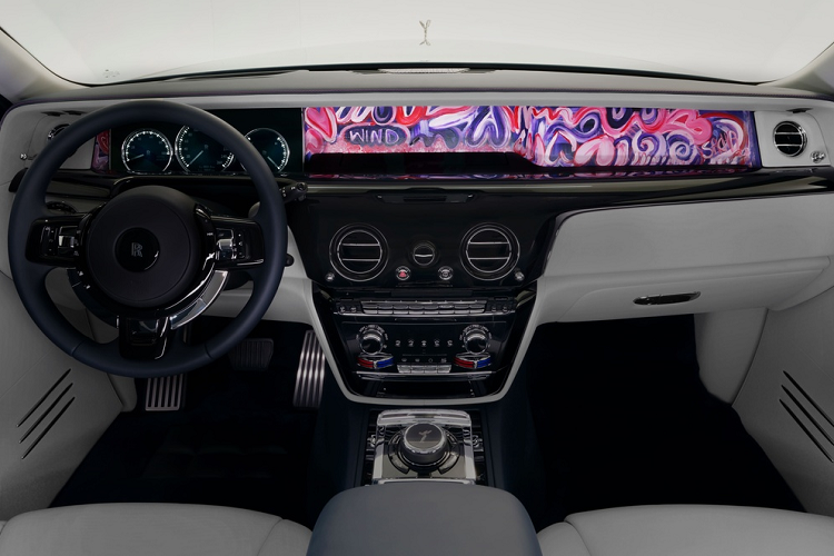 Mỗi chiếc xe trong bộ sưu tập đều có tác phẩm riêng được vẽ thủ công bởi họa sĩ Sacha Jafri, lấy cảm hứng từ 6 yếu tố.