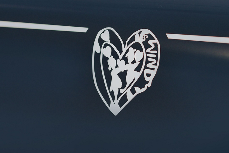 Đường coachline là điểm nhấn giúp dễ dàng nhận ra đây là Phantom "The Six Elements".