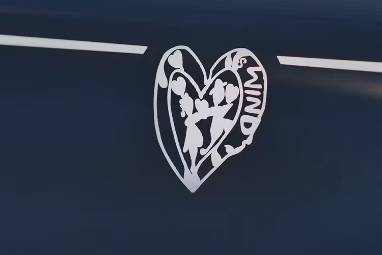 Đường coachline là điểm nhấn giúp dễ dàng nhận ra đây là Phantom "The Six Elements".