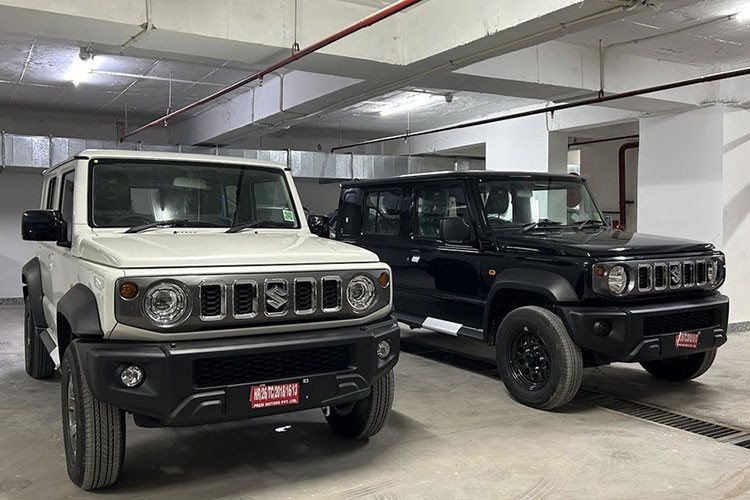 Liên doanh Maruti Suzuki đã chính thức công bố giá bán của Jimny phiên bản 5 cửa mới ở thị trường Ấn Độ. Ở thị trường này, Suzuki Jimny 5 cửa sẽ bán ra 2 phiên bản là Zeta và Alpha với mức dao động từ 1,274 - 1,505 triệu Rupee (khoảng 362 - 427 triệu đồng).