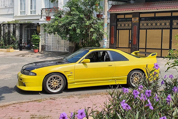 Nhưng việc xe đã hết hạn đăng kiểm từ 2 năm trước, nhiều khả năng việc gia hạn lại cho chiếc xe này có thể sẽ rất khó khăn, liệu có ai dám mua. Thậm chí, khi có người bình luận "Năm 2023 xe toàn chạy trên facebook", chủ xe đã đáp trả lại "chứ đăng kiểm còn đâu mà chạy ngoài phố" khiến không ít người hoang mang...