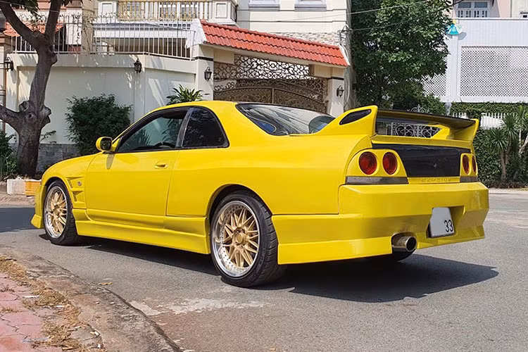 Công bằng mà nói, khi bạn sở hữu 1 chiếc xe đẹp, hiếm có và trong thời điểm "vàng" của làng xe JDM tại Việt Nam khi có 1 doanh nhân sưu tập xe đang thu mua rất mạnh tay, việc tung ra chiếc Nissan Skyline R33 duy nhất trong nước là rất hợp lý, đúng thời điểm.