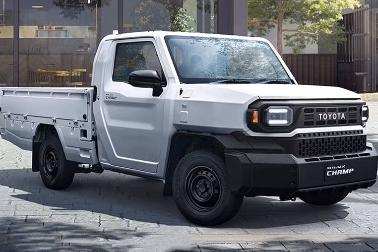 Máy xăng 2.7L công suất 166 mã lực và mô-men xoắn 245 Nm, đi kèm hộp số tự động 6 cấp. Hai bản sử dụng máy dầu đều có dung tích 2.4L, tăng áp nhưng đi kèm 2 tùy chọn hộp số sàn 5 cấp hoặc hộp số tự động 6 cấp. Công suất của động cơ đều ở mức 150 mã lực, tuy nhiên mô-men xoắn có sự chênh lệch là 343 và 400 Nm.