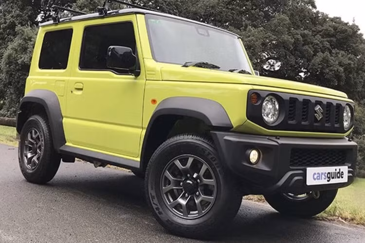 Trang bị an toàn của Suzuki Jimny tại Việt Nam dự kiến chỉ gồm hệ thống chống bó cứng phanh ABS, phân bổ lực phanh điện tử EBD, trợ lực phanh BA, cân bằng điện tử EBD, kiểm soát lực kéo TCS, hỗ trợ khởi hành ngang dốc, hỗ trợ xuống dốc và 2 túi khí trước.