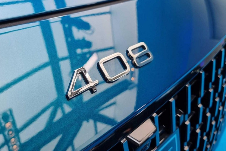 Nhiều khả năng xe ở Việt Nam sẽ dùng động cơ xăng để tránh đẩy giá lên quá cao. Do đó, có thể Peugeot 408 2024 tại Việt Nam sẽ dùng động cơ 4 xi-lanh, tăng áp, dung tích 1.2L với công suất tối đa 130 mã lực và mô-men xoắn cực đại 230 Nm.