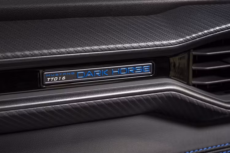 Toàn bộ hệ thống treo được nâng cấp, xe cũng được bổ sung các gói trang bị tăng cường tính khí động học đặc biệt cùng với điểm nhấn sang trọng ở khoang nội thất.