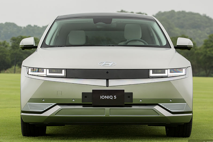 Qua việc khảo sát nhu cầu về xe điện của người tiêu dùng, Hyundai và TC Motor đã tổng hợp, tối ưu các phiên bản theo nhu cầu sử dụng của khách hàng Việt. Bên cạnh đó, hãng xe cũng nghiên cứu xây dựng hệ thống trạm sạc và tiến tới sản xuất, phân phối mẫu xe này cho thị trường trong nước.