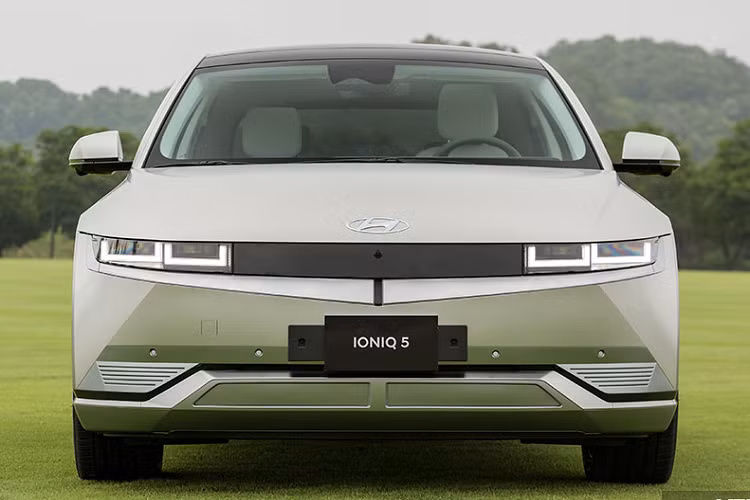 Qua việc khảo sát nhu cầu về xe điện của người tiêu dùng, Hyundai và TC Motor đã tổng hợp, tối ưu các phiên bản theo nhu cầu sử dụng của khách hàng Việt. Bên cạnh đó, hãng xe cũng nghiên cứu xây dựng hệ thống trạm sạc và tiến tới sản xuất, phân phối mẫu xe này cho thị trường trong nước.