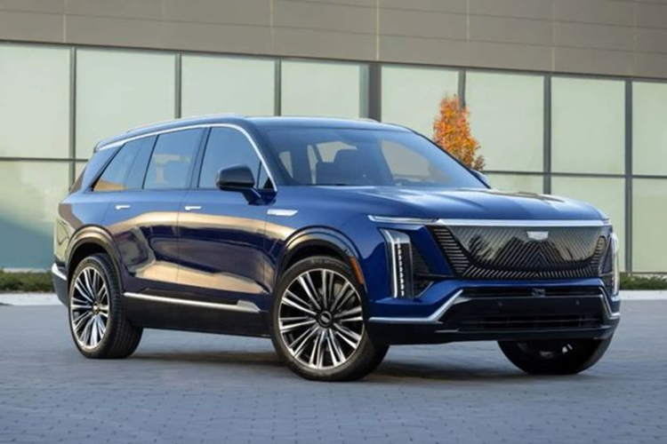 Cadillac hiện chưa hé lộ nhiều thông tin về Vistiq, nhưng cho biết đây là một mẫu xe điện “được thiết kế dành cho những gia đình hiện đại ”. Phó chủ tịch của Cadillac – ông John Roth nói rằng Cadillac Vistiq chạy điện mới sẽ cực kỳ hấp dẫn, đóng vai trò quan trọng trong tầm nhìn của hãng về tương lai điện hóa.