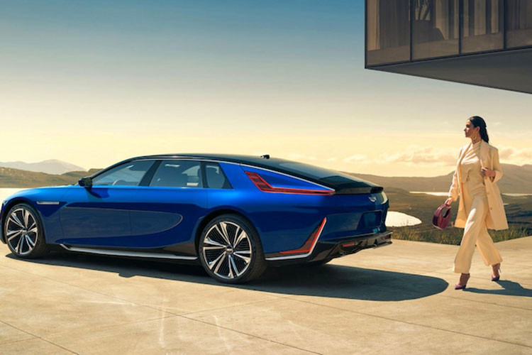 Vị lãnh đạo này lưu ý rằng mức giá xe sedan điện Cadillac Celestiq trên không bao gồm chi phí vận chuyển, các loại thuế, phí đại lý và các tùy chọn cá nhân hóa. Cadillac Celestiq được cung cấp với đa dạng các tùy chọn cá nhân hóa theo nhu cầu và sở thích của chủ xe.