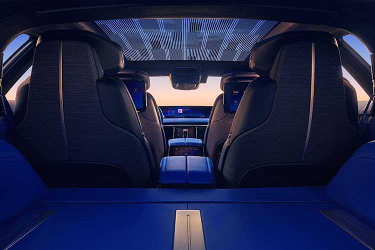 Mặc dù được khánh thành từ năm 1956 và là trụ sở chính của công ty về kỹ thuật và thiết kế nhưng trước Celestiq, Cadillac chưa từng chế tạo một chiếc xe nào tại đây. Cadillac Celestiq được giới thiệu là một trong những mẫu xe siêu sang thuần điện mạnh mẽ nhất thế giới.