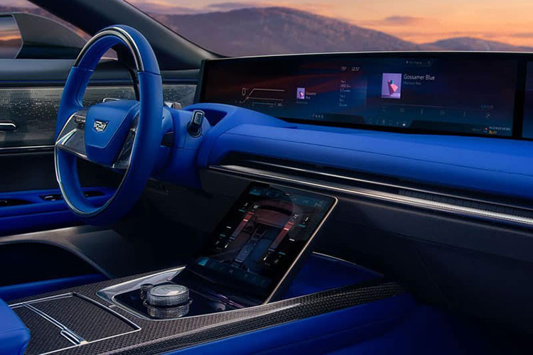 Với tổng thời gian cho mỗi chiếc từ khi đặt hàng đến khi giao hàng dự kiến sẽ mất hàng tháng tùy thuộc vào mức độ cá nhân hóa mà khách hàng yêu cầu. Cadillac Celestiq là mẫu xe đầu tiên được sản xuất Trung tâm Kỹ thuật Toàn cầu của GM ở Warren, Michigan, Mỹ.