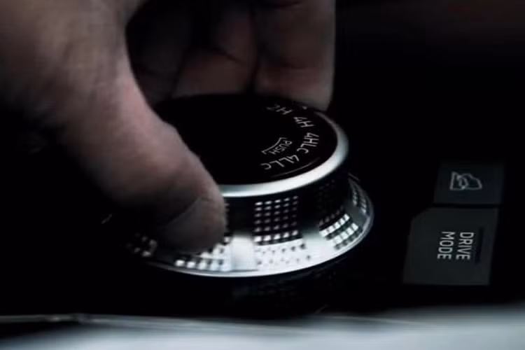 Theo một số nguồn tin, Mitsubishi Triton 2024 ban đầu sẽ được trang bị động cơ diesel có mã 4N16 với 4 xi-lanh, tăng áp, dung tích 2.4L. Trong tương lai, xe sẽ được bổ sung phiên bản hybrid và thuần điện mới.