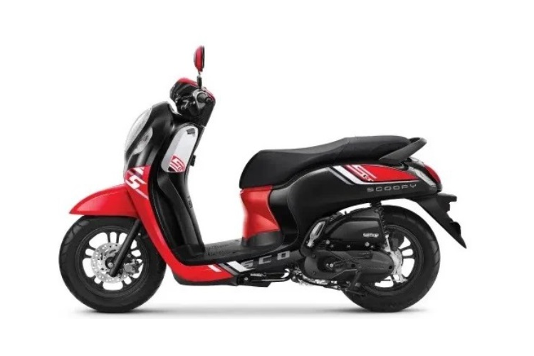 Honda Scoopy 2023 tại Indonesia cũng được trang bị bộ đề mới ACG, giúp xe khởi động êm ái hơn cùng tính năng tạm ngắt động cơ Idling Stop System (ISS).
