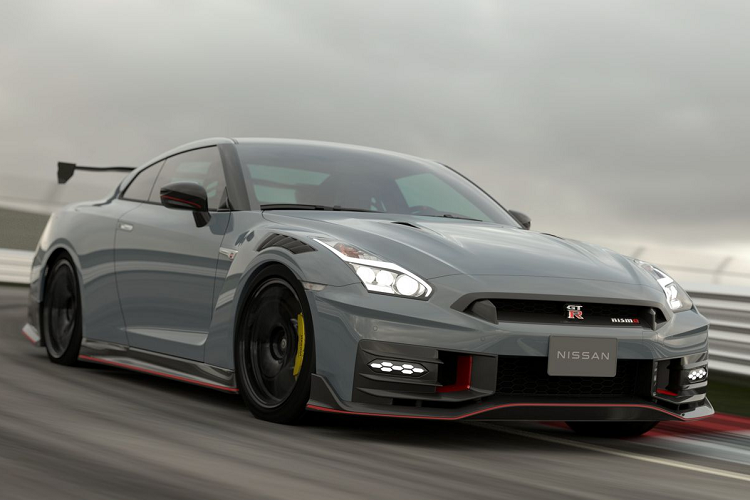 Sức mạnh được truyền đến bánh xe thông qua hộp số ly hợp kép 6 cấp và hệ dẫn động AWD. Thêm vào đó, xe được bổ sung bộ vi-sai hạn chế trượt và tinh chỉnh lại hệ thống treo nhằm đem lại trải nghiệm vận hành ổn định hơn, ngay cả trên những góc cua hẹp hay ở dải tốc độ cao.