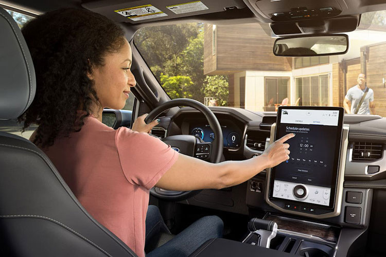 So với lần tăng giá gần nhất (tháng 12/2022), giá bán của xe cũng cao hơn 4.000 USD (92 triệu đồng). Tuy nhiên, kể cả khi chấp nhận bỏ ra 60.000 USD, khách hàng cũng không thể đặt mua Ford F-150 Lightning do xe hiện đã tạm ngưng bán.