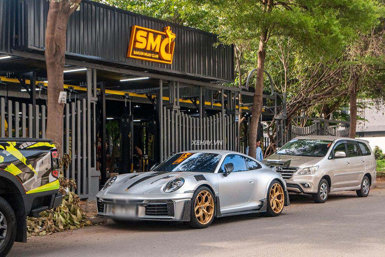 Số lượng mẫu xe này được bán ra cả thông qua đơn vị chính hãng và tư nhân đều nhiều hơn so với với các đời trước đó. Hiện tại, Việt Nam có không ít phiên bản của Porsche 911. Và trong số đó đáng chú ý có một chiếc Porsche 911 Carrera đầu tiên độ MIW Design tại Đông Nam Á.