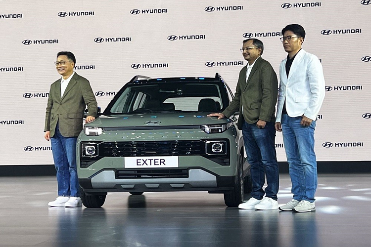 Mức tương ứng của động cơ CNG là 27,1 km/lít (3,69 lít/100 km). Tại thị trường Ấn Độ, mẫu xe SUV cỡ A - Hyundai Exter 2024 sẽ là đối thủ cạnh tranh của Tata Punch, Citroen C3 và Suzuki Ignis. Trong khi đó, Kia Sonet đã có Hyundai Venue làm đối thủ.