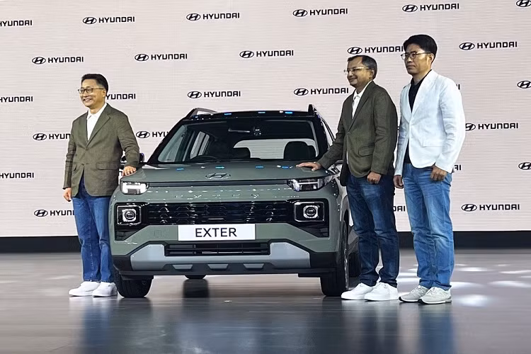 Mức tương ứng của động cơ CNG là 27,1 km/lít (3,69 lít/100 km). Tại thị trường Ấn Độ, mẫu xe SUV cỡ A - Hyundai Exter 2024 sẽ là đối thủ cạnh tranh của Tata Punch, Citroen C3 và Suzuki Ignis. Trong khi đó, Kia Sonet đã có Hyundai Venue làm đối thủ.