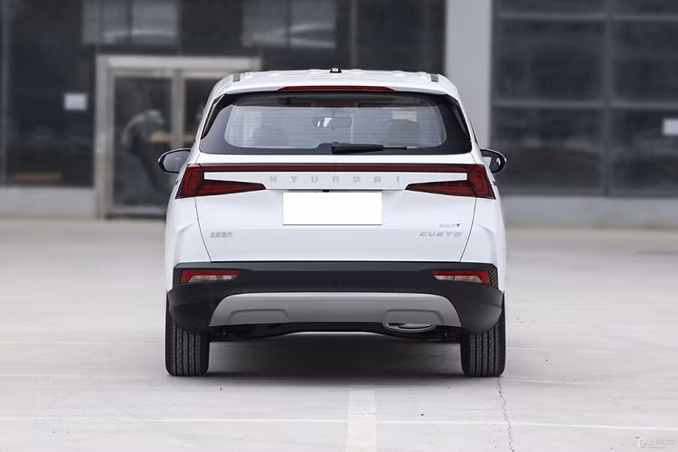 Hiện chưa rõ Hyundai Custo ở Việt Nam dùng động cơ nào. Trong khi đó, tại Trung Quốc, xe được trang bị 2 loại động cơ xăng 4 xi-lanh, tăng áp. Thứ nhất là động cơ 1.5L, tạo ra công suất tối đa 170 mã lực và mô-men xoắn cực đại 253 Nm. Thứ hai là động cơ 2.0L, sản sinh công suất tối đa 236 mã lực và mô-men xoắn cực đại 353 Nm. Hai động cơ đều kết hợp với hộp số tự động 8 cấp.