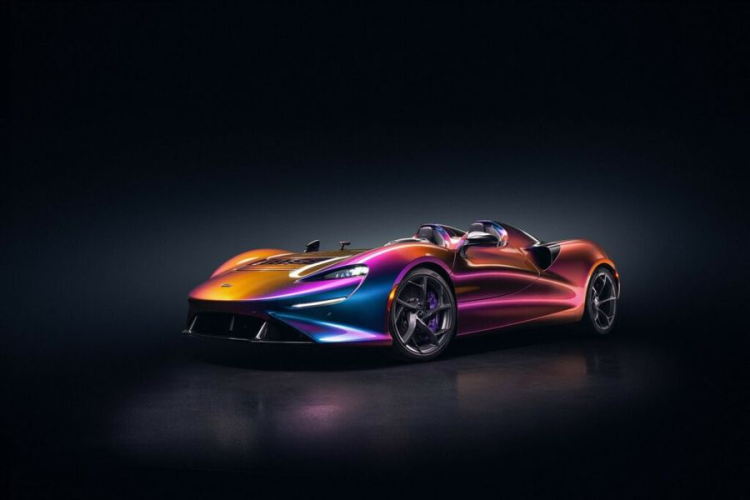 Một chiếc McLaren Elva sản xuất năm 2021 sẽ được RM Sotheby's bán đấu giá công khai vào tháng 11 tới đây với mức giá dự kiến dao động từ 1,8 tới 2,4 triệu USD (43,75 tỷ - 58,32 tỷ đồng).